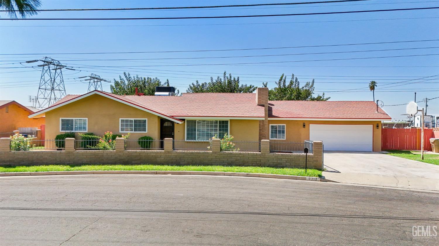 Single Family Residence in Lamont
