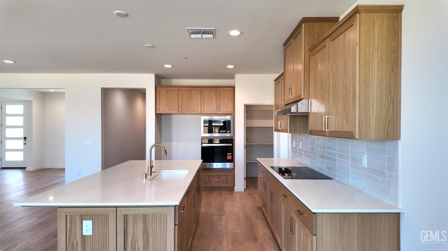 Single Family Residence in Bakersfield, photo 4 of 18
