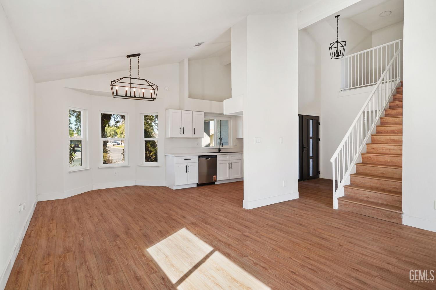 Single Family Residence in Bakersfield, photo 3 of 20