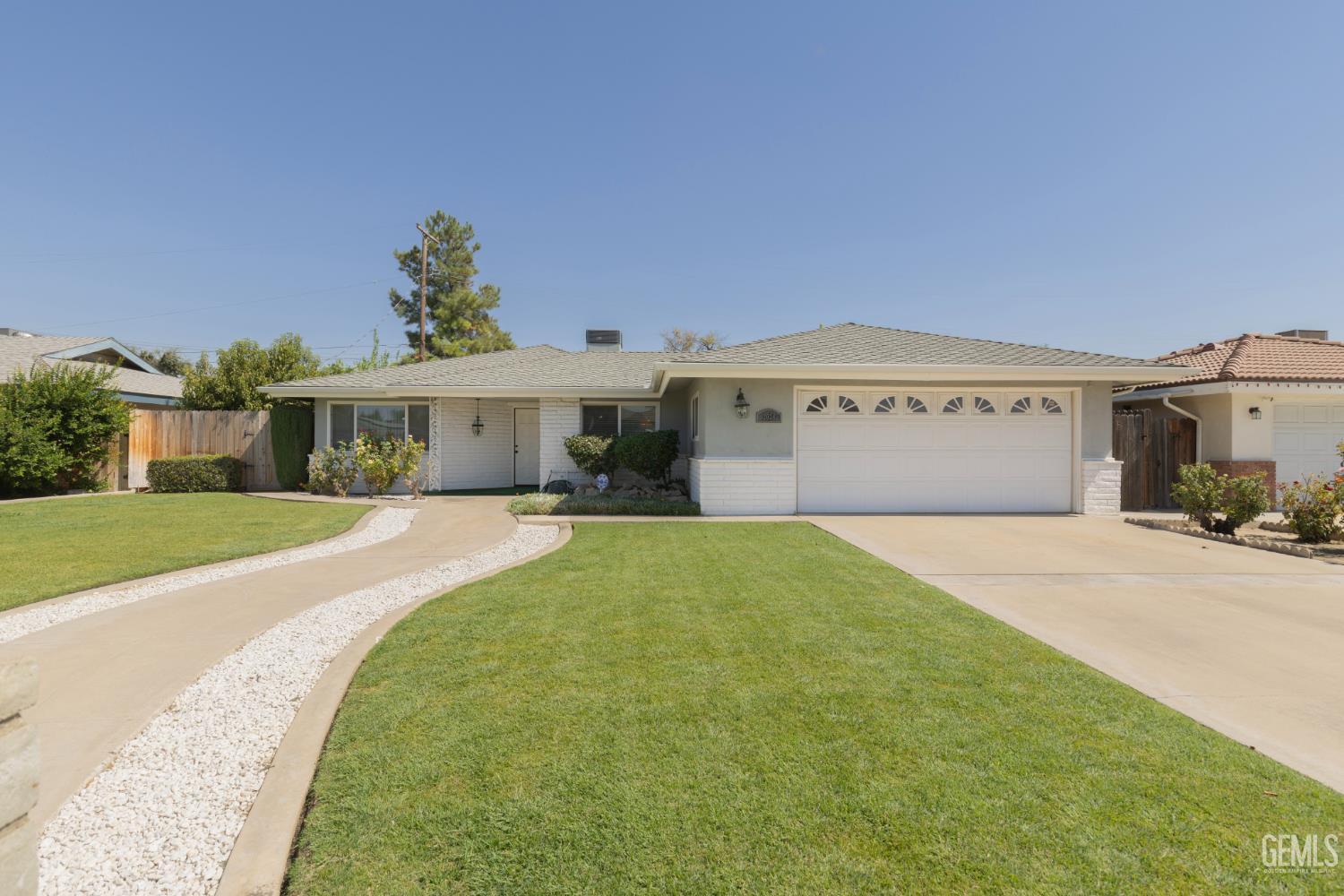 Single Family Residence in Bakersfield