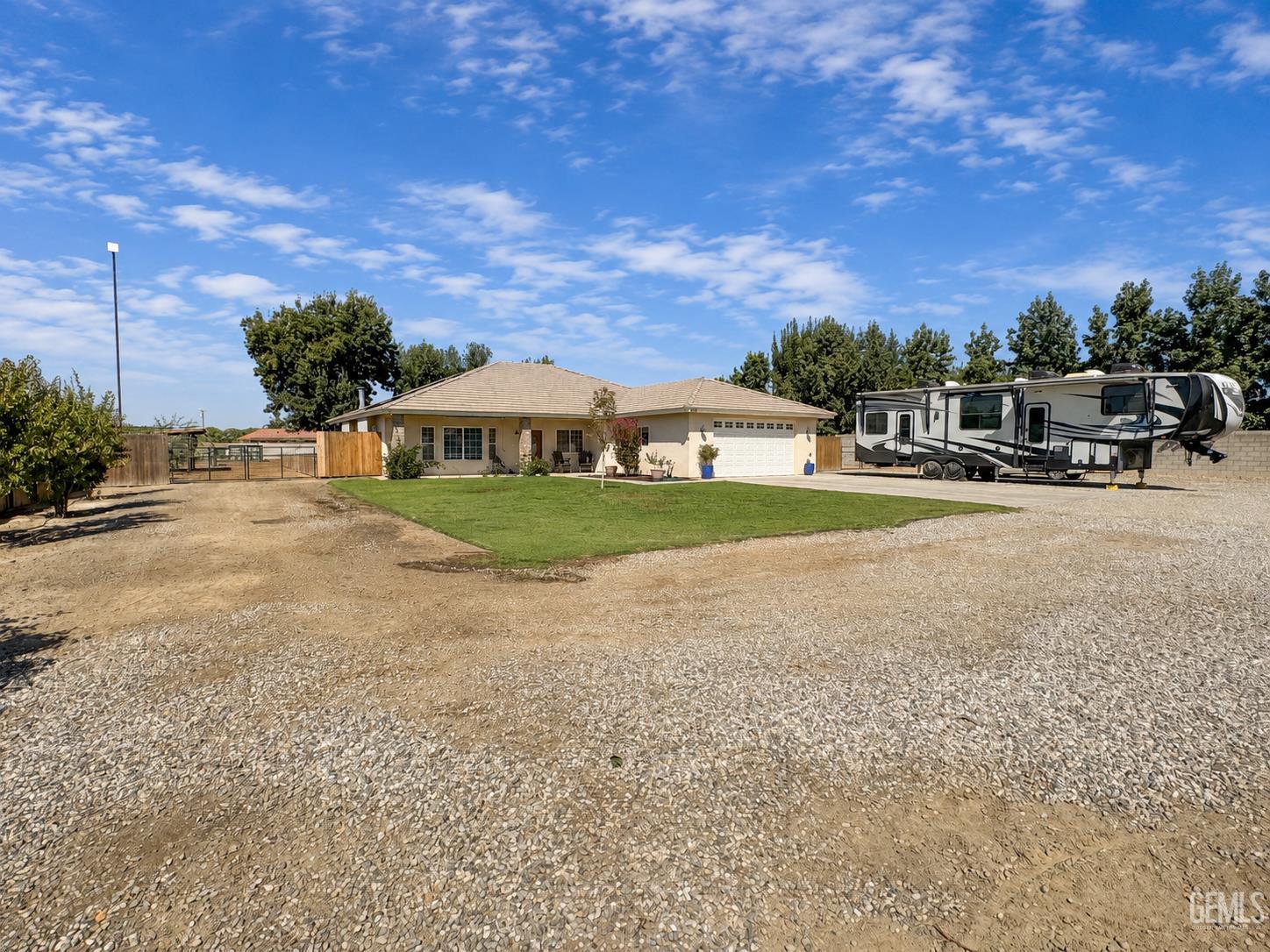 Single Family Residence in Bakersfield, photo 5 of 58