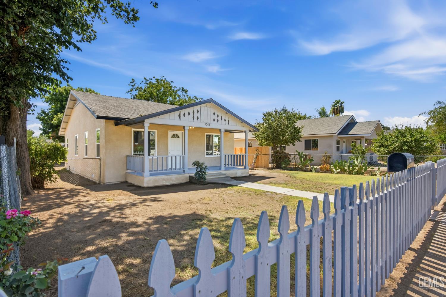 Single Family Residence in Bakersfield, photo 2 of 33