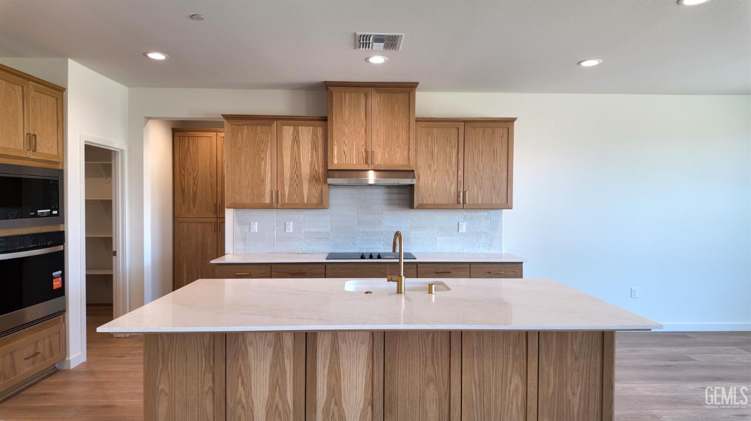 Single Family Residence in Bakersfield, photo 3 of 18