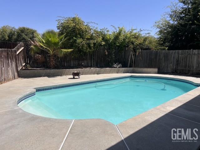 Single Family Residence in Bakersfield, photo 2 of 24