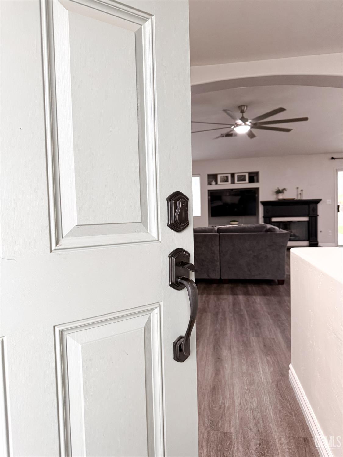 Single Family Residence in Bakersfield, photo 2 of 28