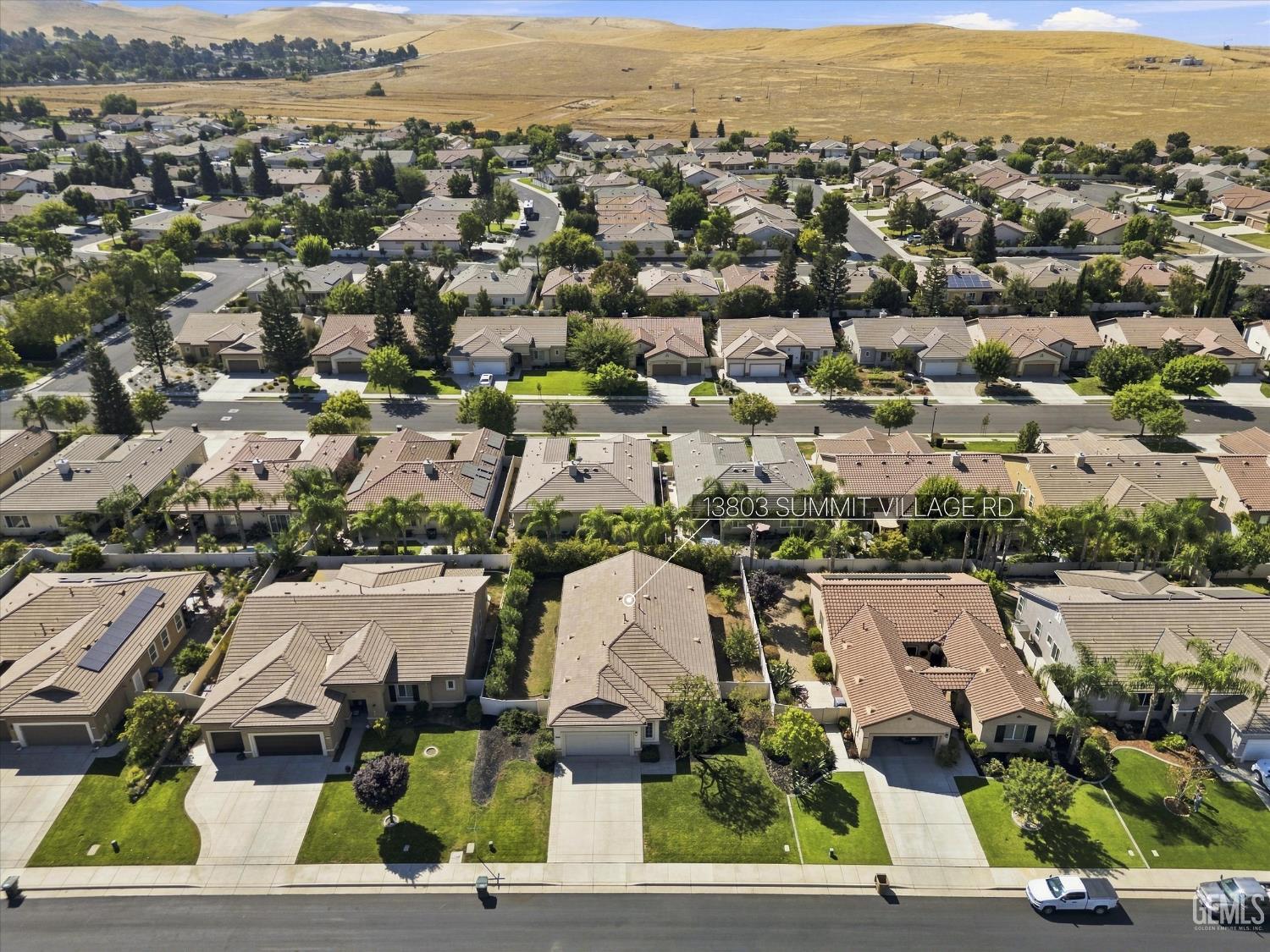 Single Family Residence in Bakersfield, photo 4 of 46