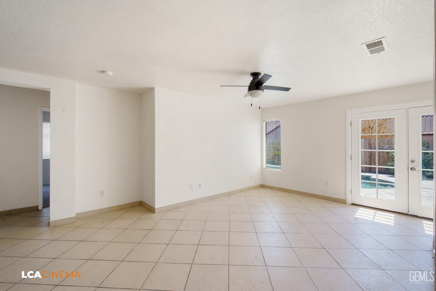 Single Family Residence in Bakersfield, photo 4 of 23