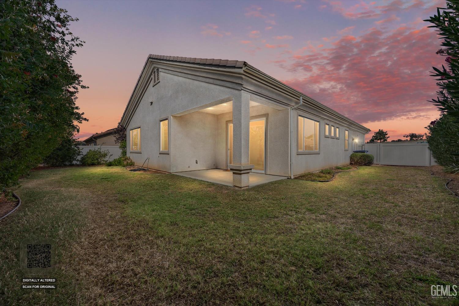 Single Family Residence in Bakersfield, photo 2 of 46