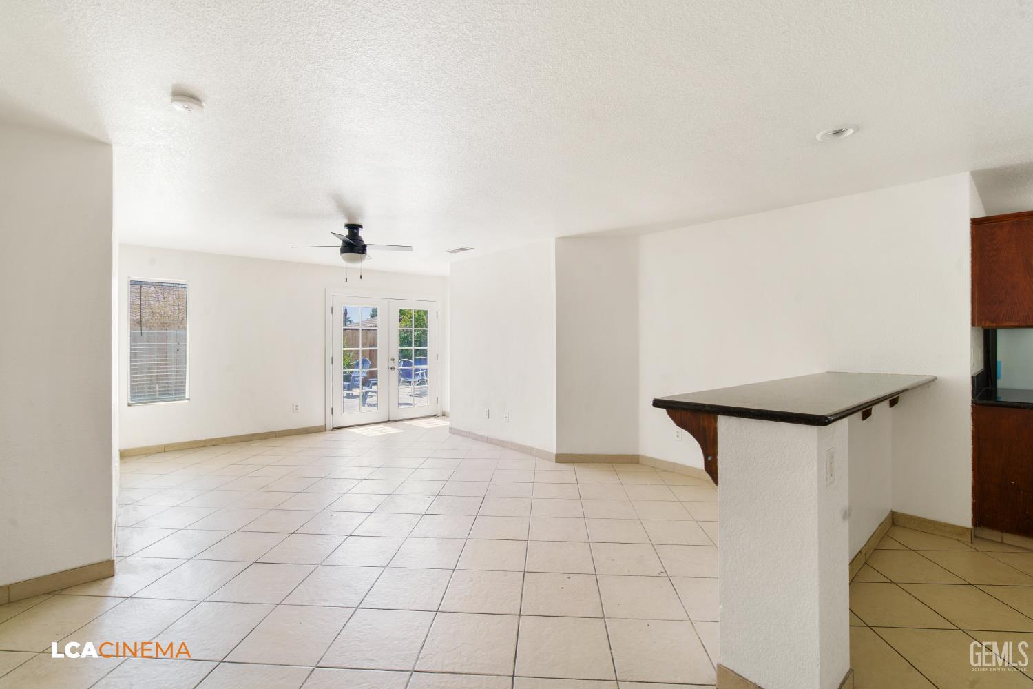 Single Family Residence in Bakersfield, photo 5 of 23