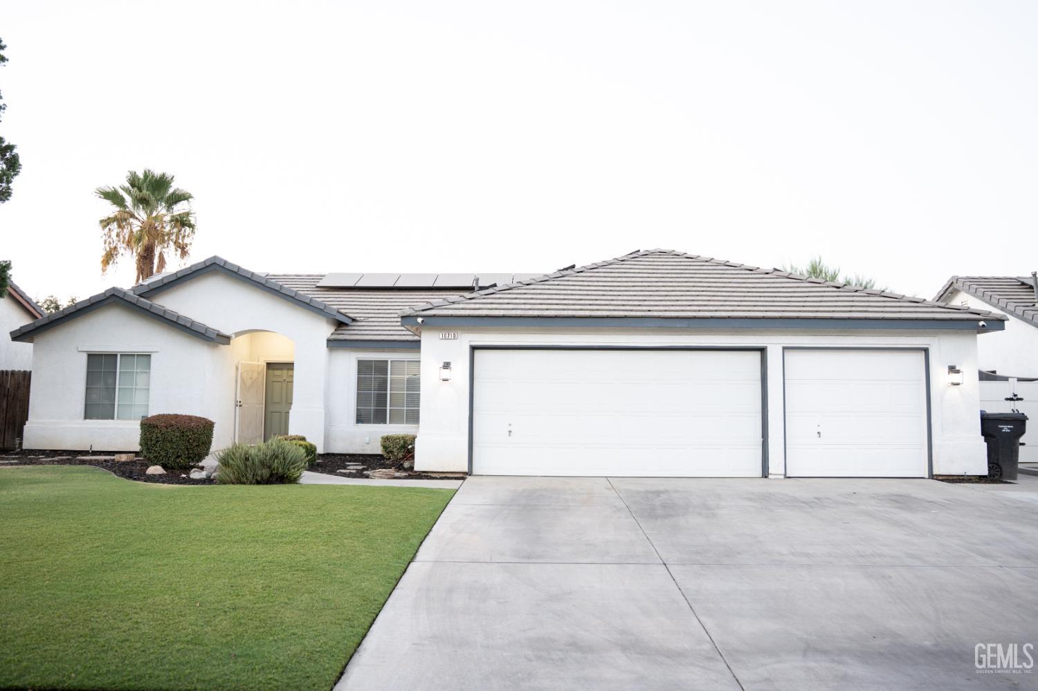 Single Family Residence in Bakersfield