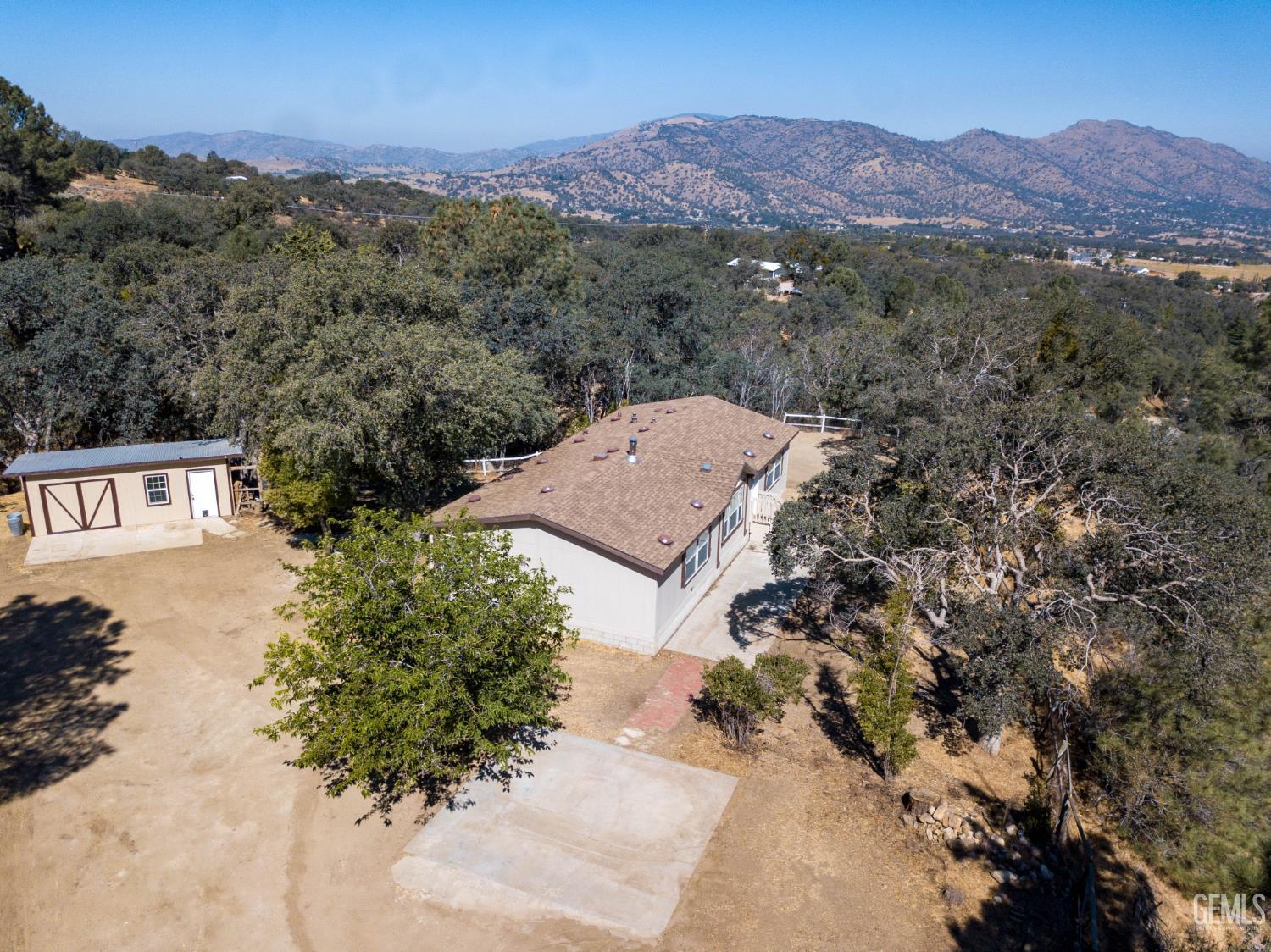Single Family Residence in Tehachapi, photo 2 of 50