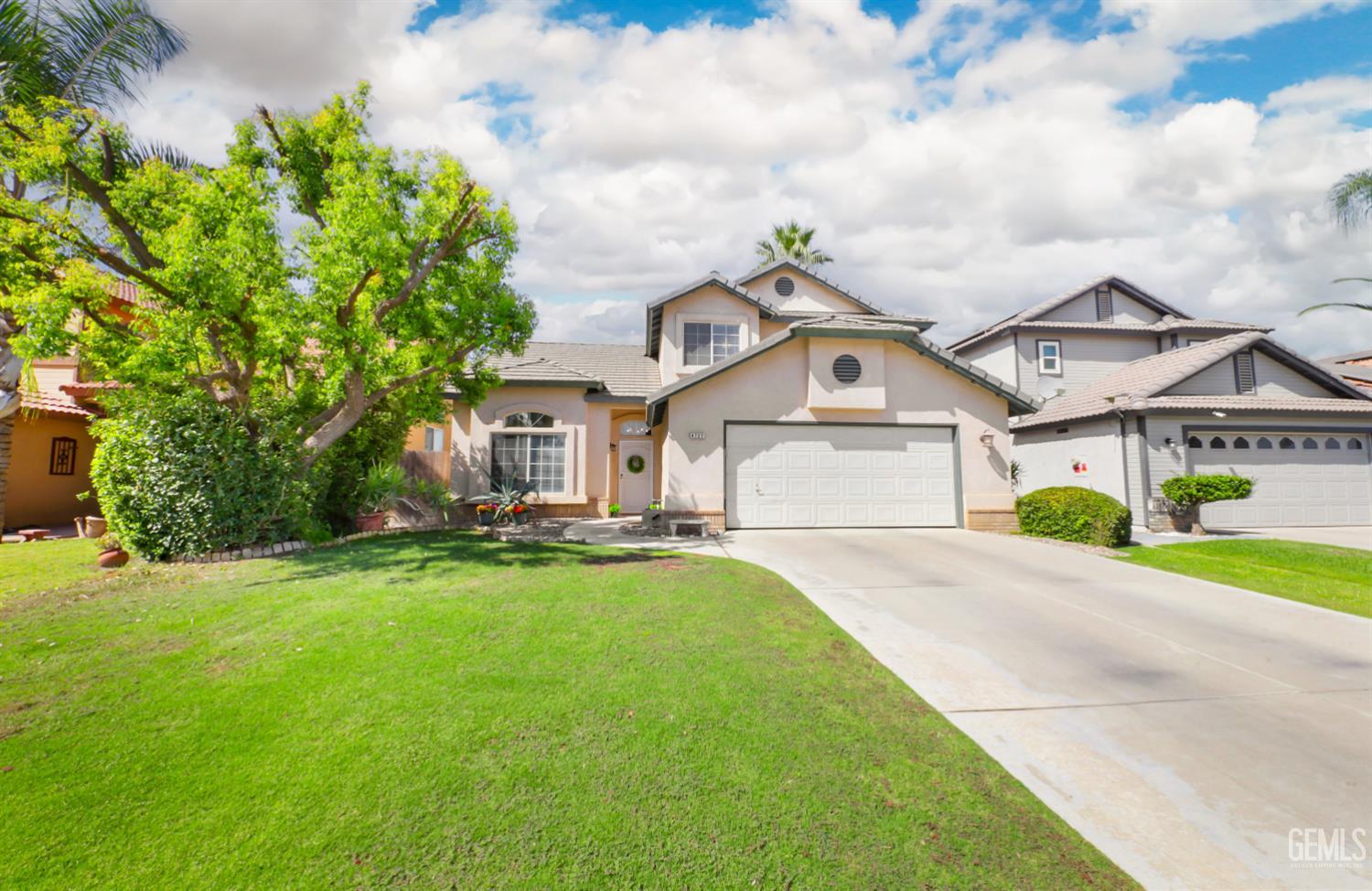 Single Family Residence in Bakersfield, photo 5 of 46
