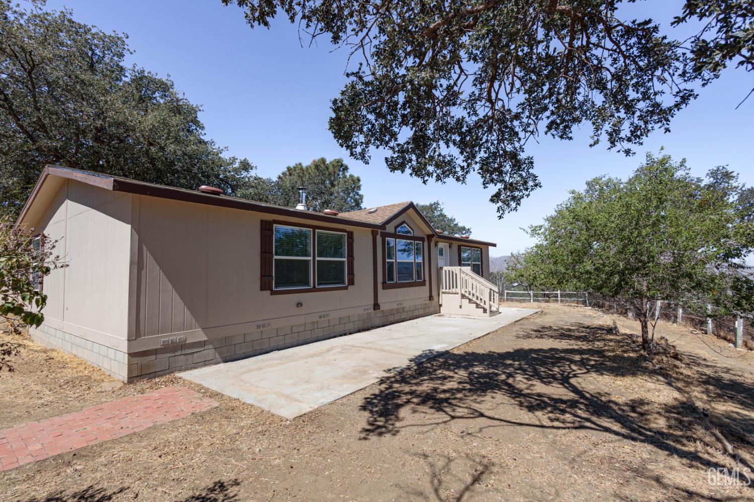 Single Family Residence in Tehachapi, photo 3 of 50