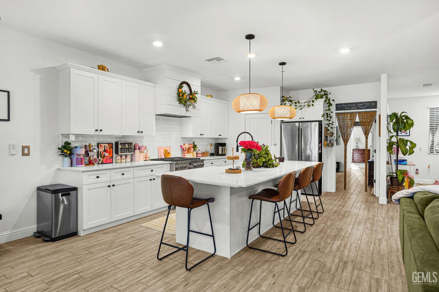 Single Family Residence in Shafter, photo 4 of 50