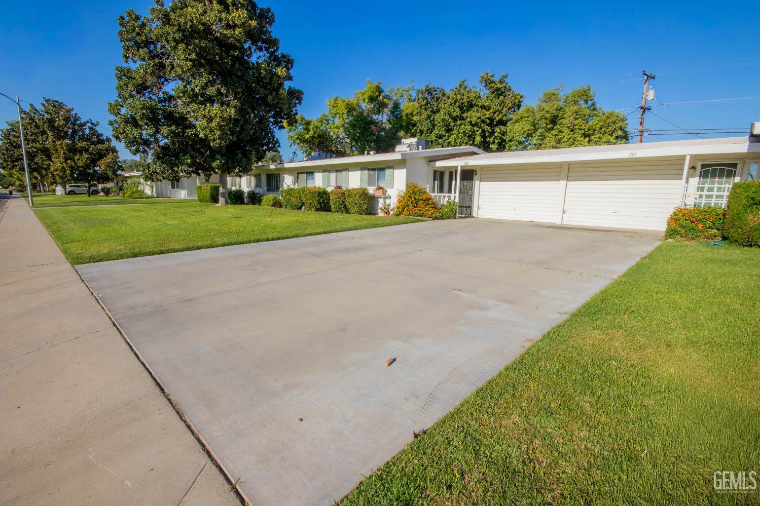 Condominium in Bakersfield, photo 3 of 39