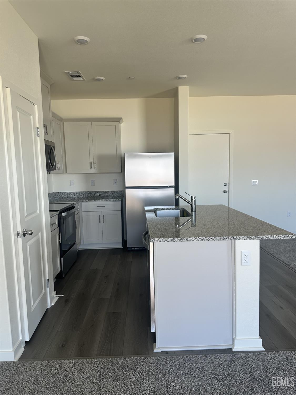 New Construction in Shafter, photo 2 of 9