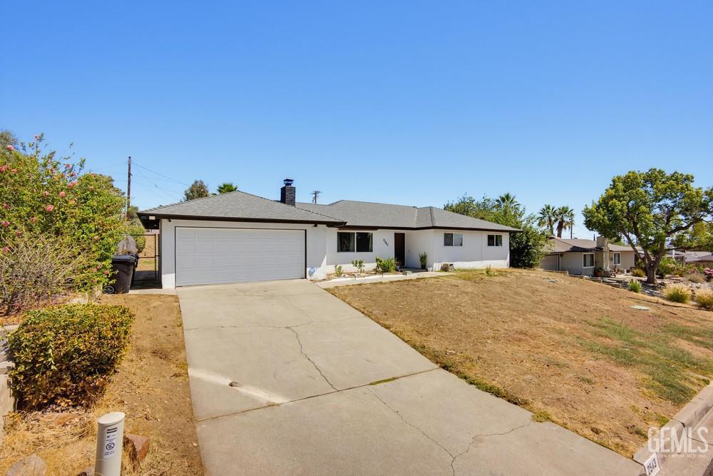 Single Family Residence in Highland, photo 3 of 33