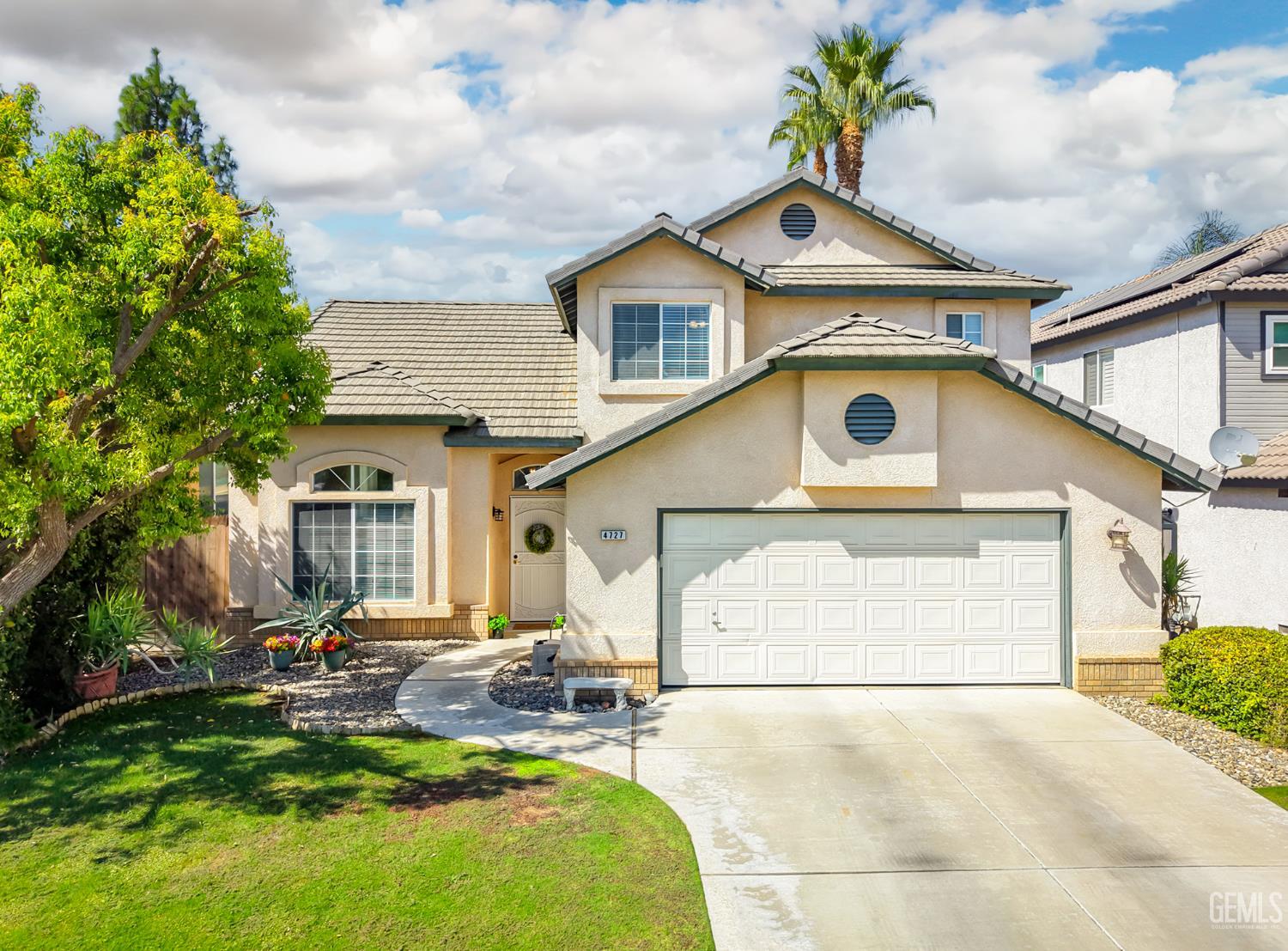 Single Family Residence in Bakersfield, photo 4 of 46