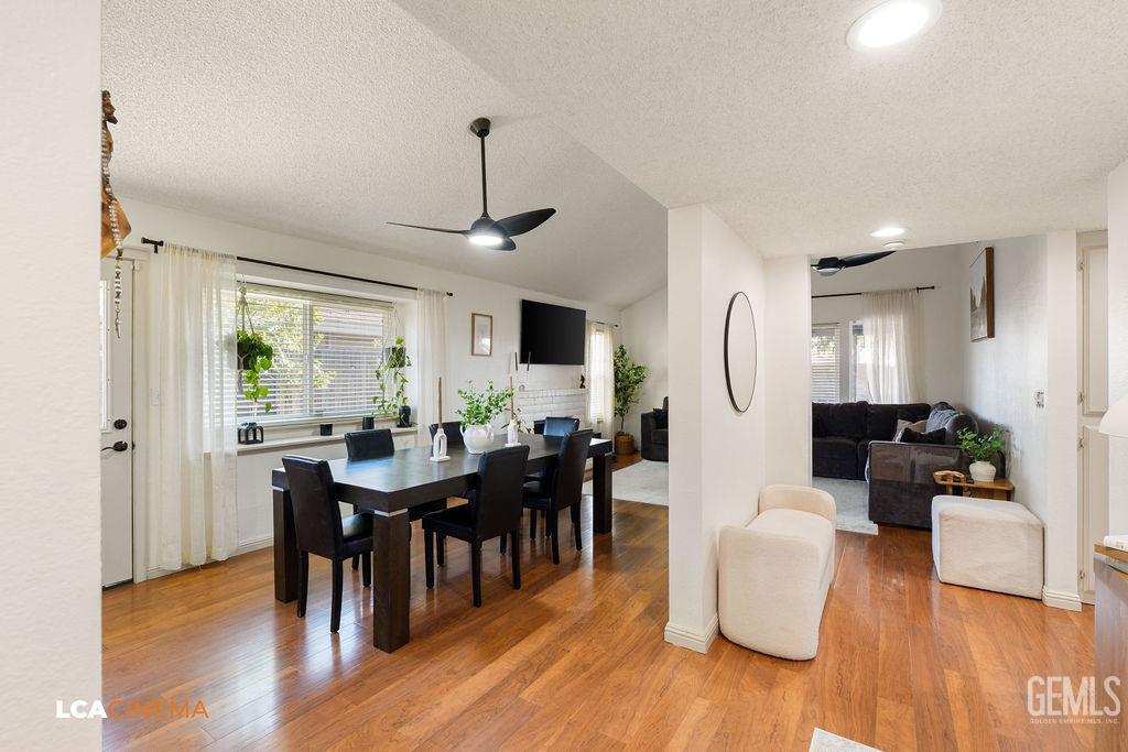 Single Family Residence in Bakersfield, photo 4 of 24
