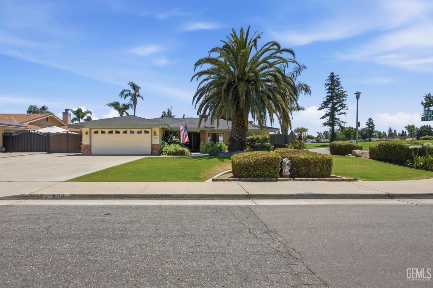 Single Family Residence in Bakersfield, photo 2 of 53