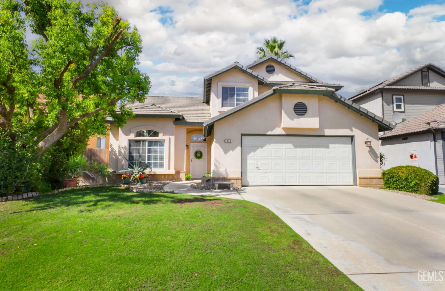 Single Family Residence in Bakersfield, photo 3 of 46