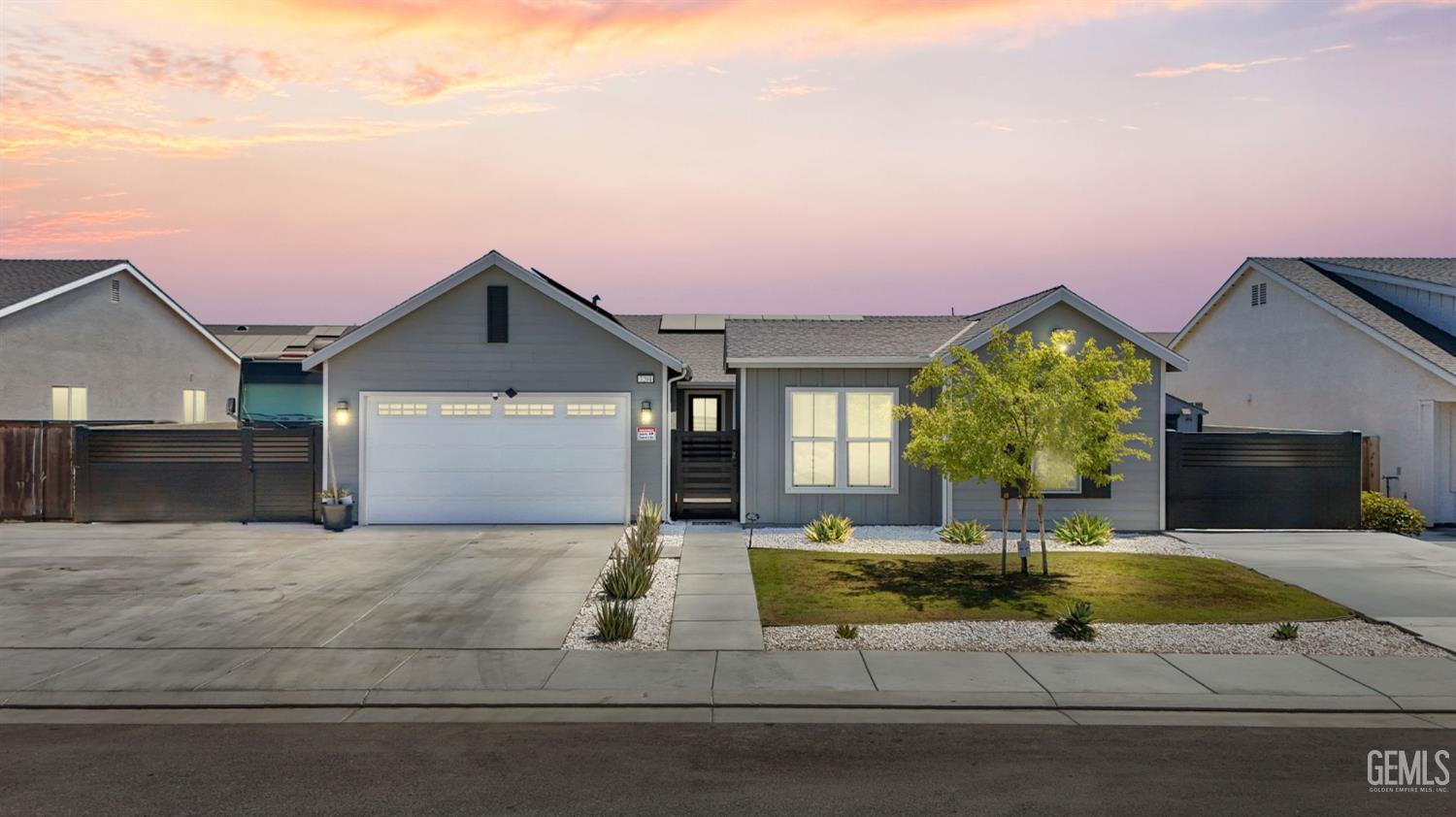 Single Family Residence in Shafter