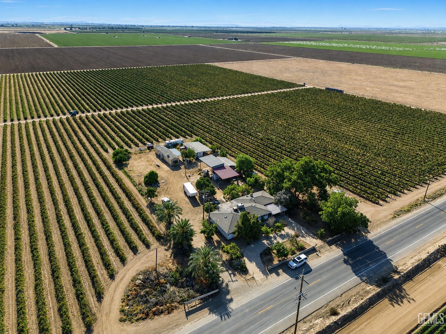 Single Family Residence in Bakersfield, photo 2 of 49