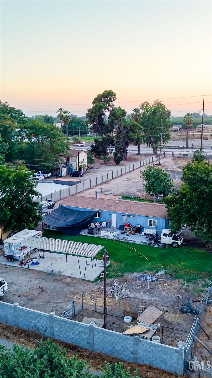 Single Family Residence in Bakersfield, photo 2 of 9