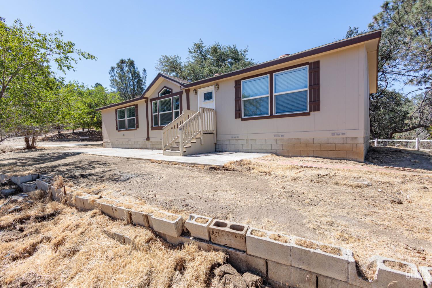 Single Family Residence in Tehachapi, photo 4 of 50
