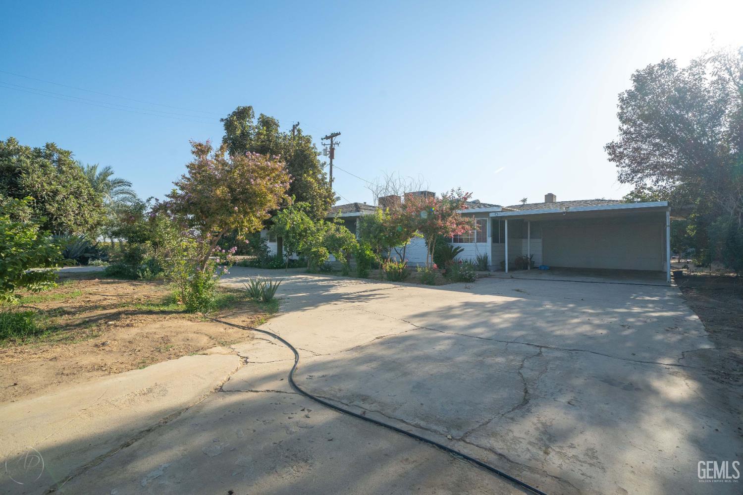 Single Family Residence in Bakersfield, photo 4 of 49