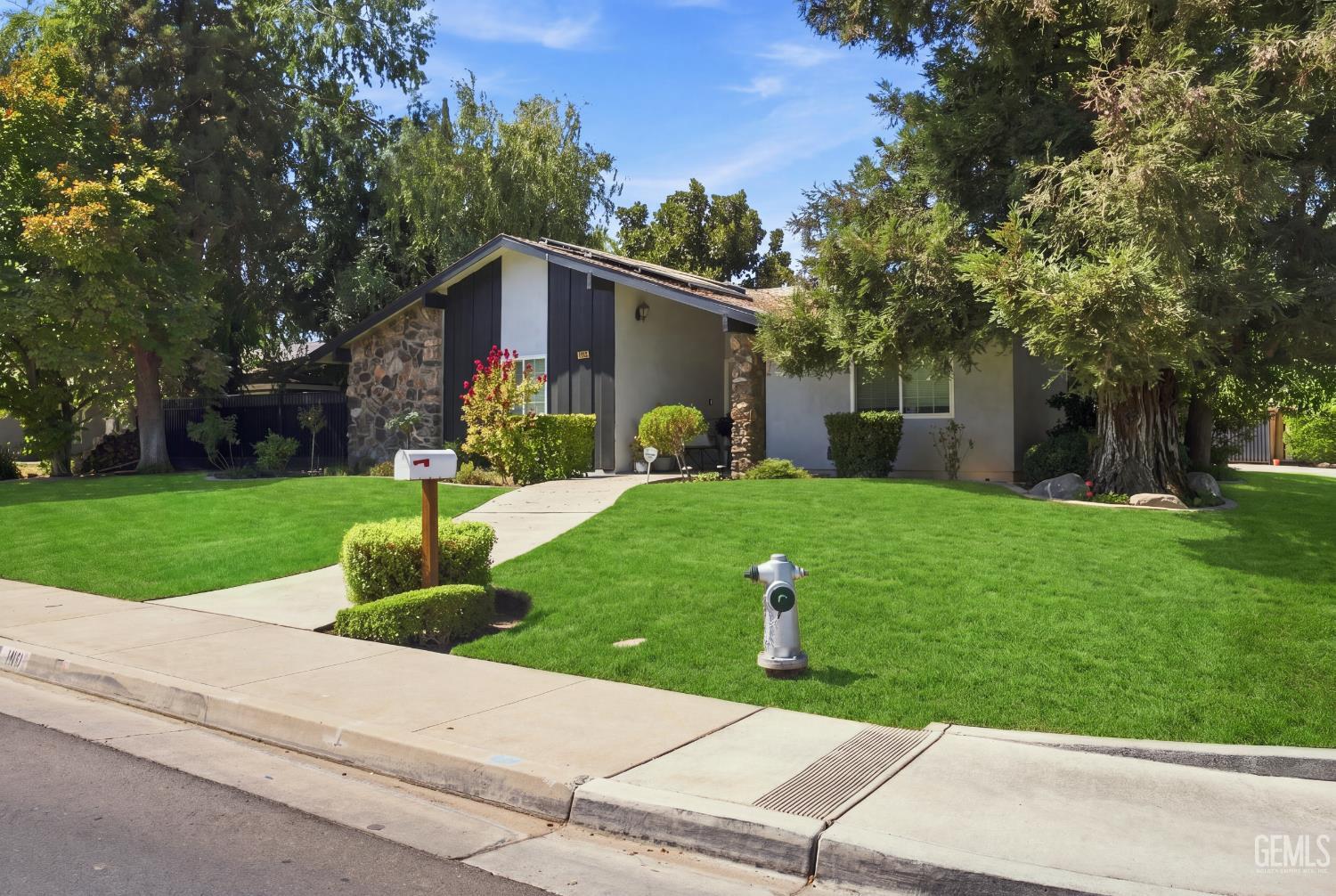 Single Family Residence in Bakersfield