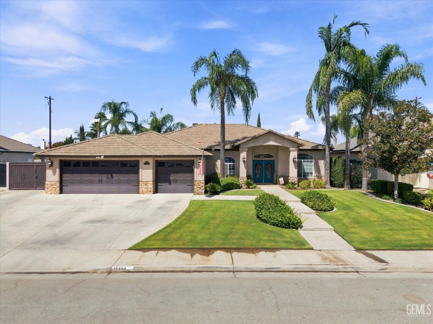 Single Family Residence in Bakersfield, photo 5 of 47