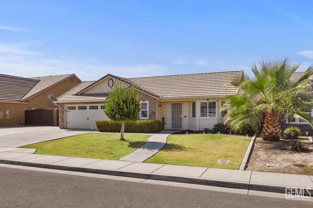 Single Family Residence in Bakersfield