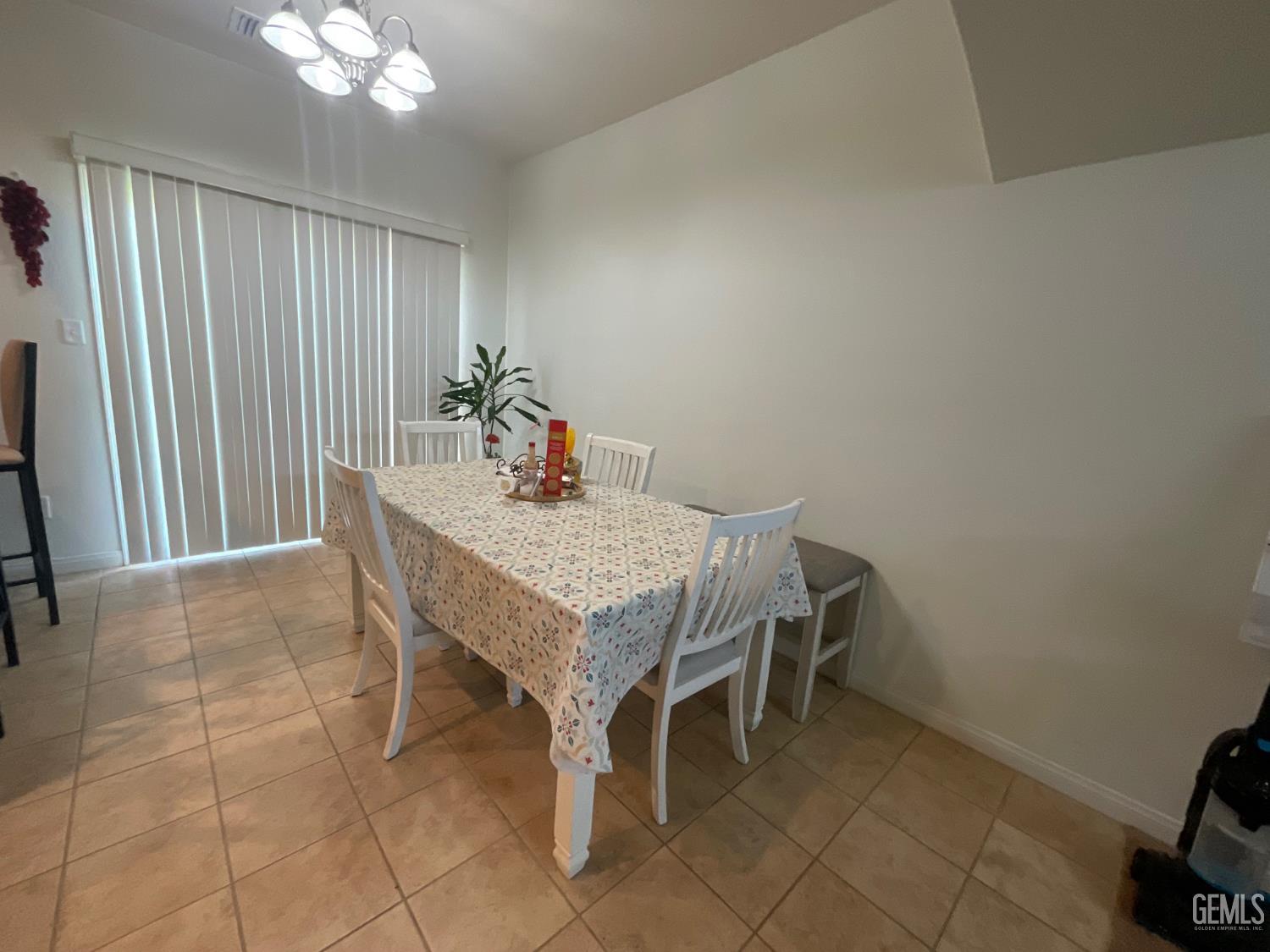 Single Family Residence in Bakersfield, photo 5 of 20