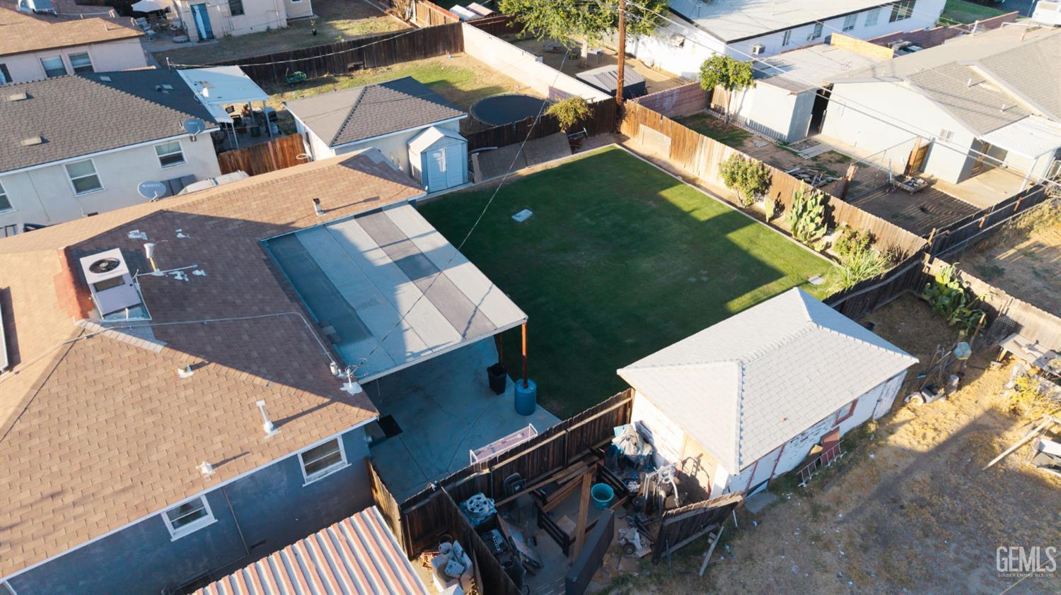 Single Family Residence in Bakersfield, photo 4 of 25