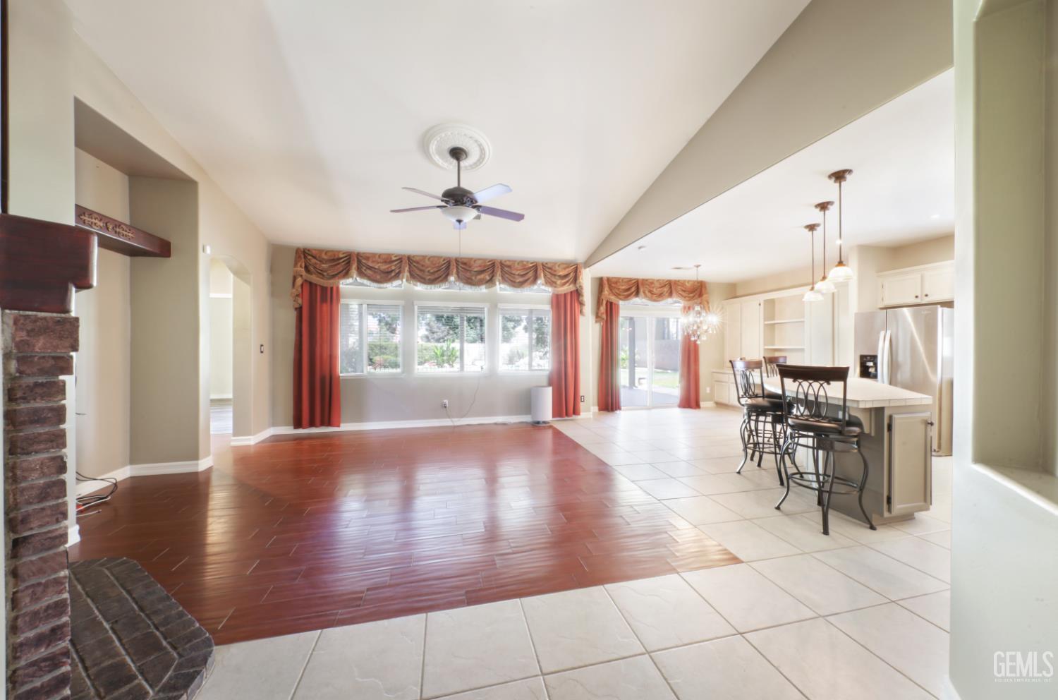 Single Family Residence in Bakersfield, photo 3 of 32