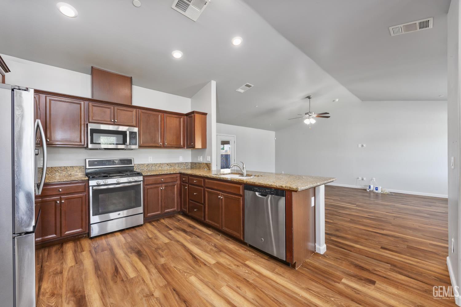 Single Family Residence in Bakersfield, photo 5 of 24