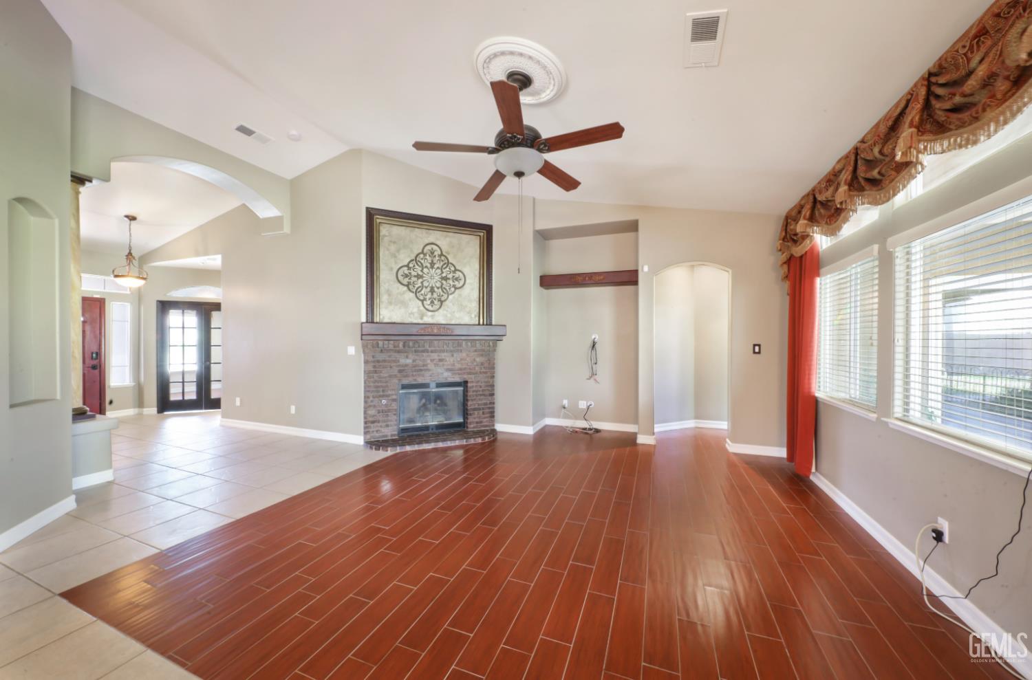 Single Family Residence in Bakersfield, photo 5 of 32