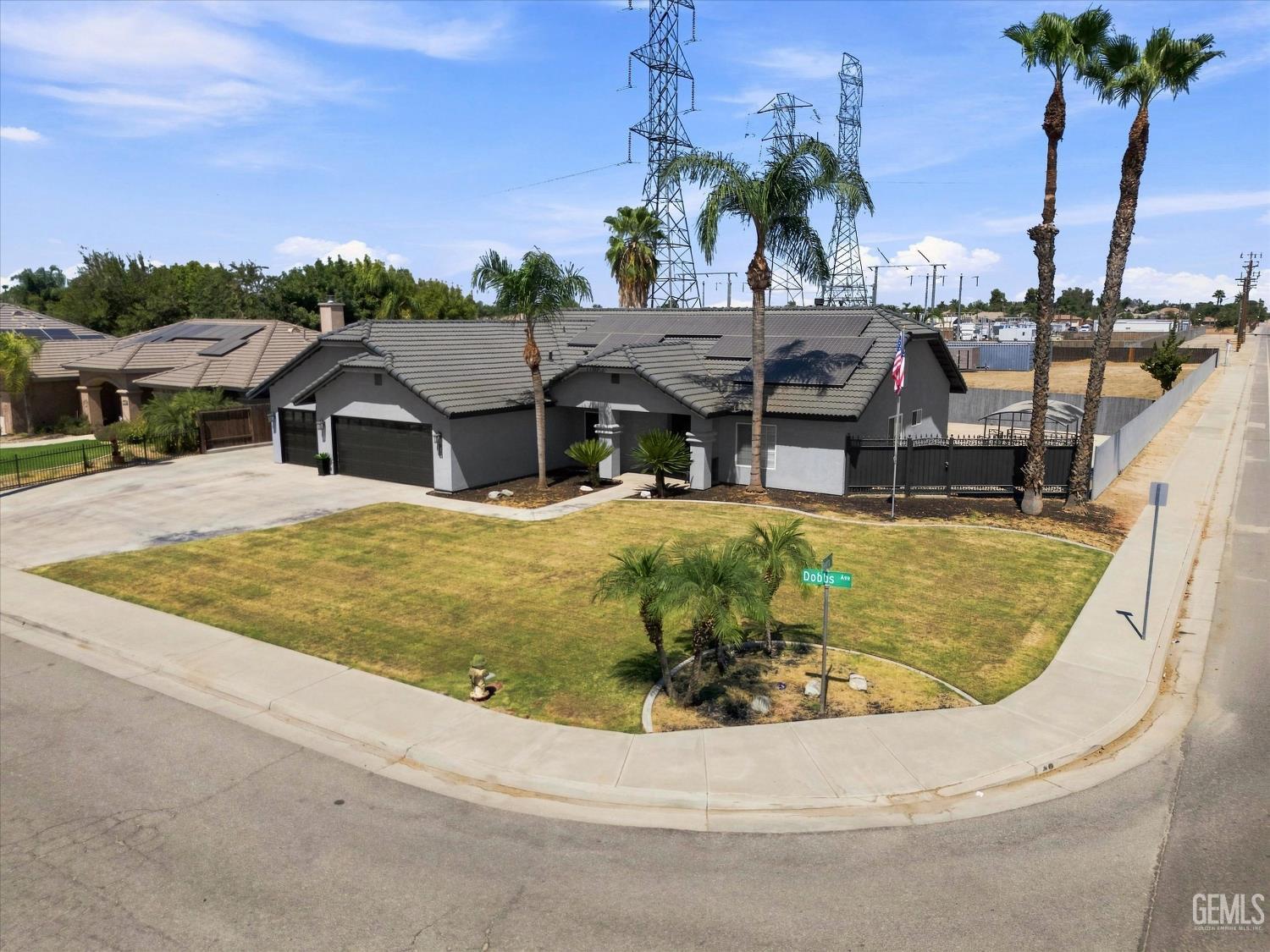 Single Family Residence in Bakersfield, photo 4 of 54