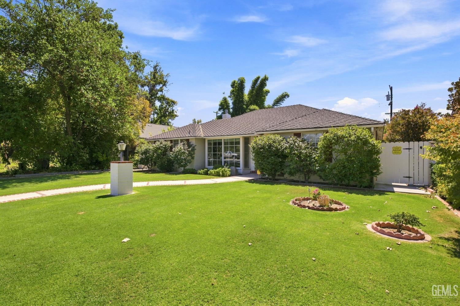 Single Family Residence in Bakersfield, photo 3 of 64