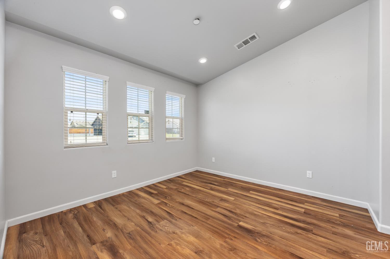 Single Family Residence in Bakersfield, photo 4 of 24