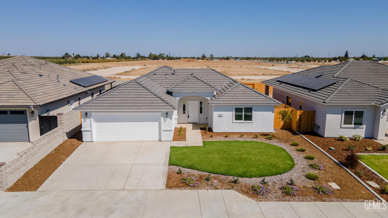 Single Family Residence in Shafter, photo 4 of 17