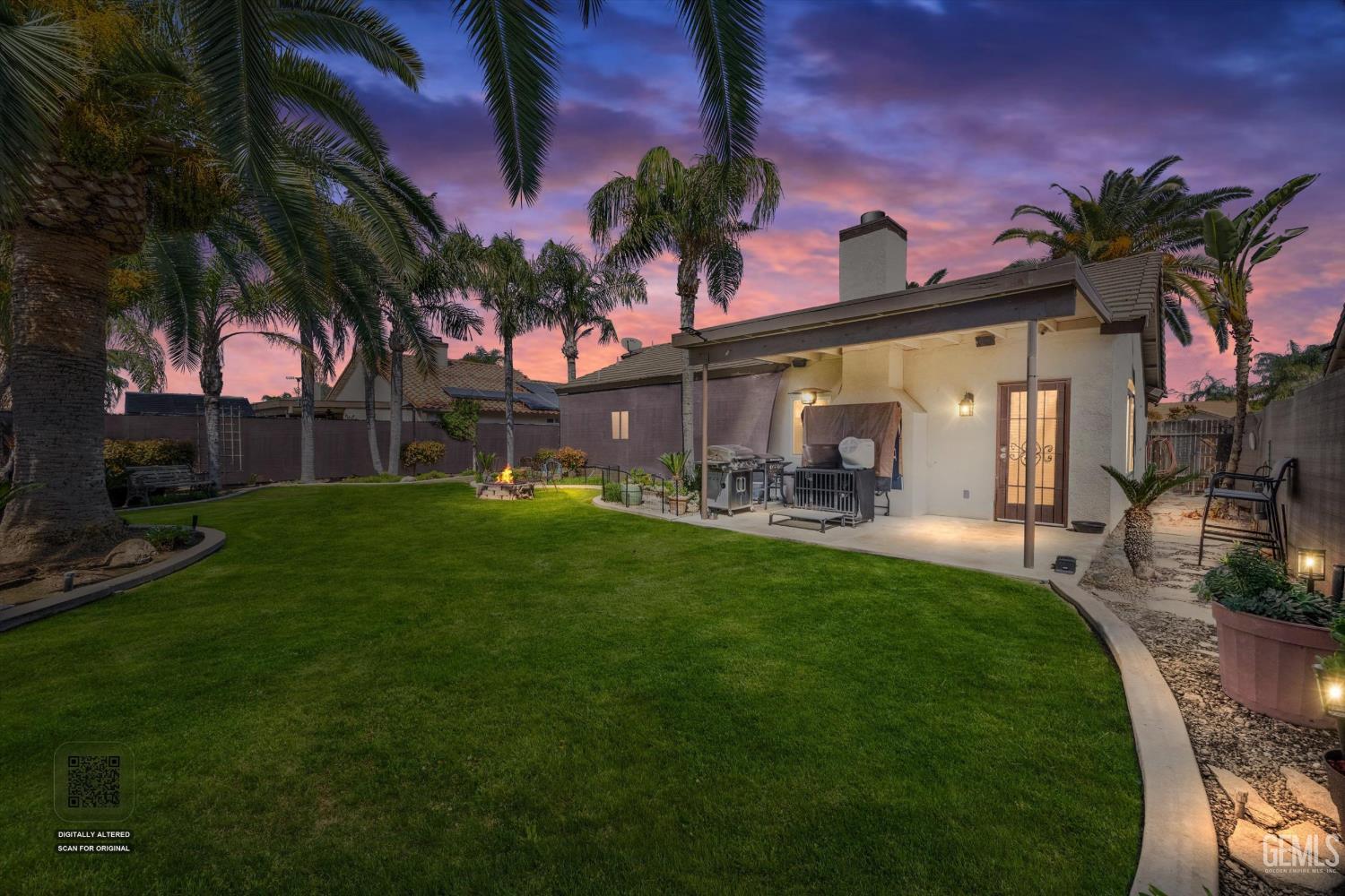 Single Family Residence in Bakersfield, photo 2 of 38