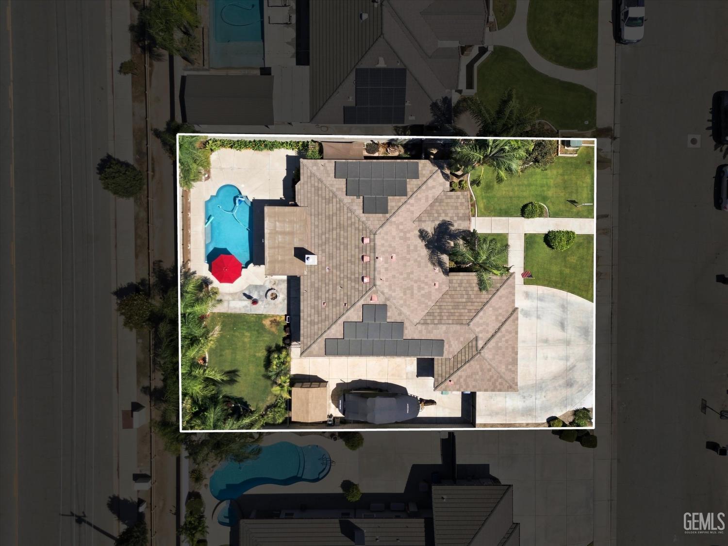 Single Family Residence in Bakersfield, photo 2 of 47