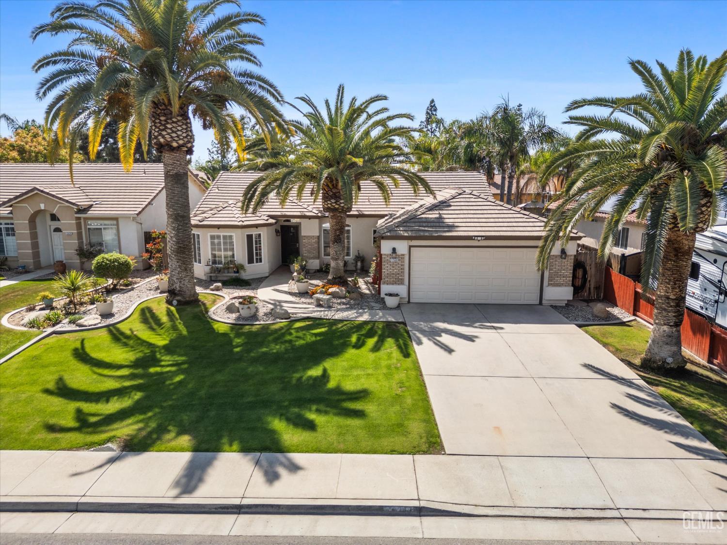 Single Family Residence in Bakersfield, photo 4 of 38