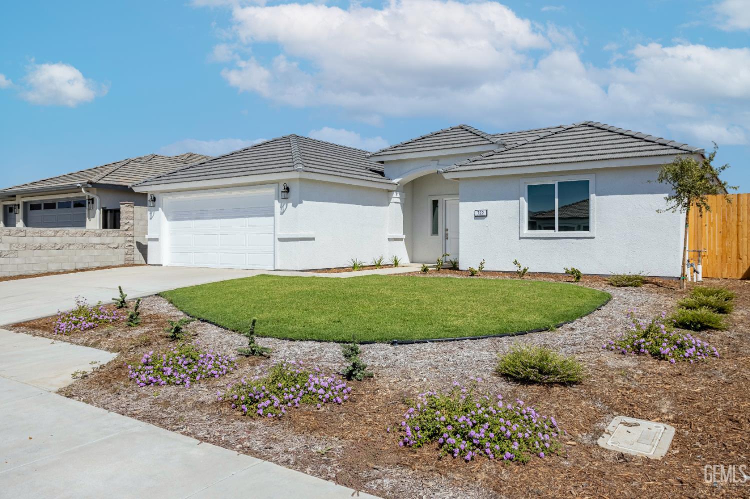 Single Family Residence in Shafter, photo 2 of 17