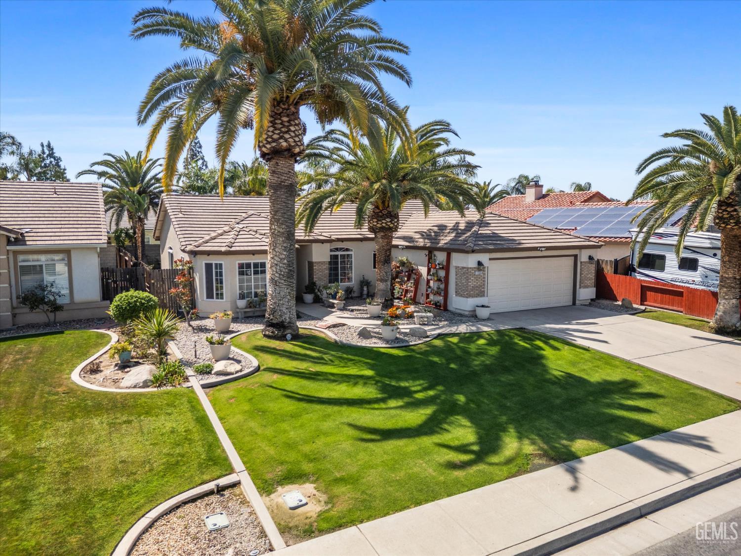 Single Family Residence in Bakersfield, photo 3 of 38