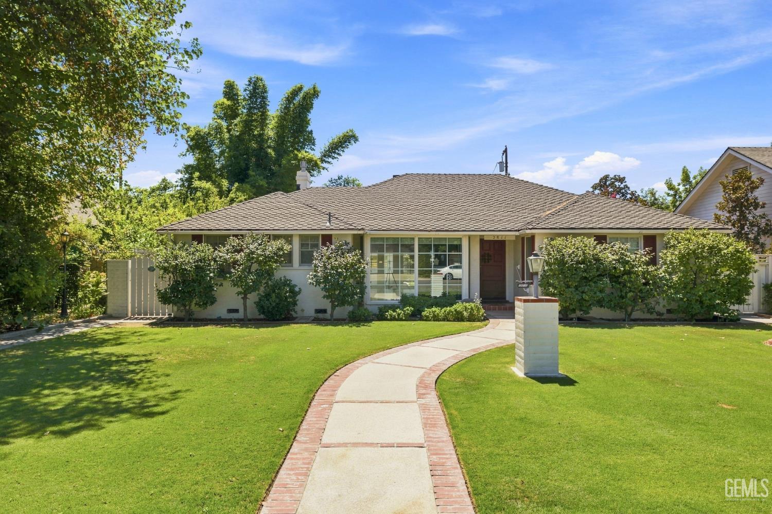 Single Family Residence in Bakersfield, photo 4 of 64