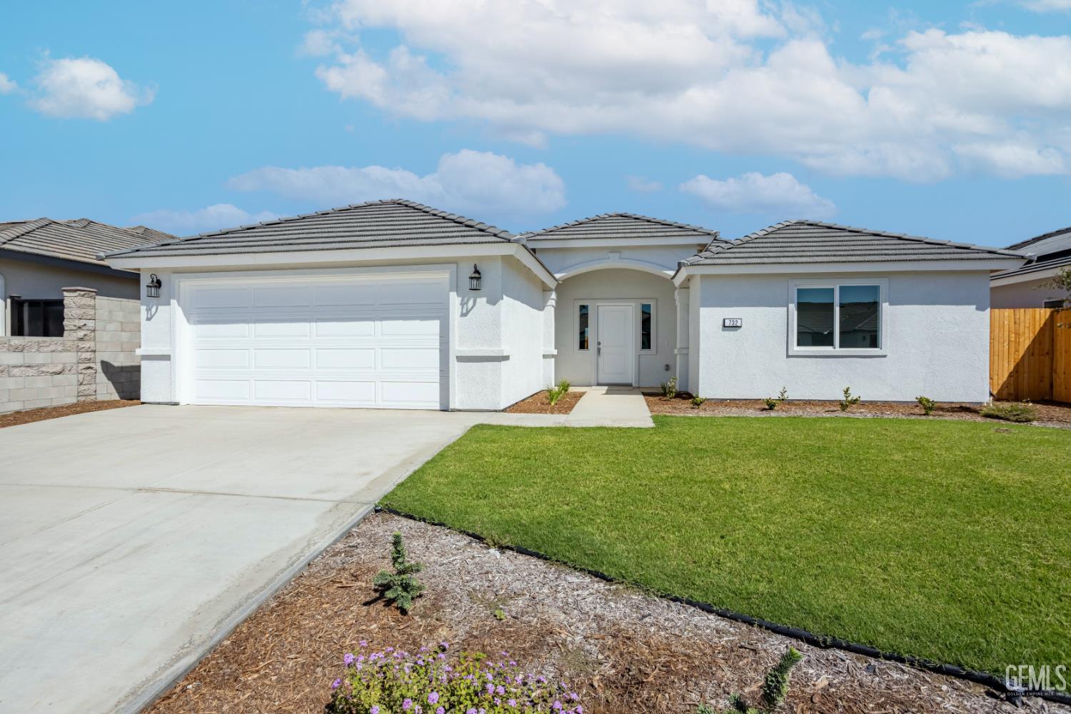 Single Family Residence in Shafter, photo 3 of 17