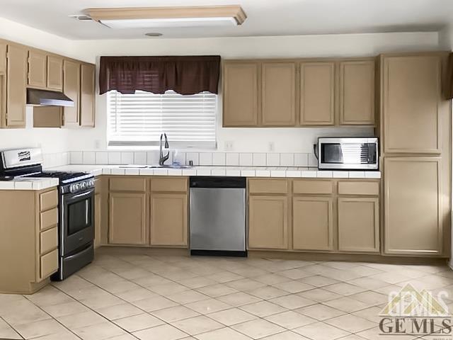 Single Family Residence in Bakersfield, photo 3 of 10